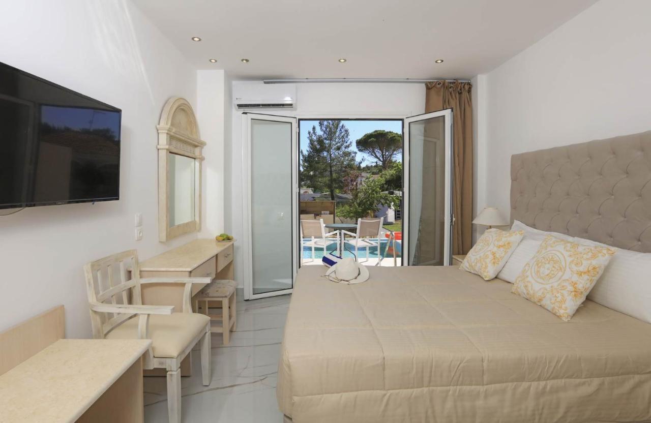 Superior Double Swim Up Room,1238922619:JPEG